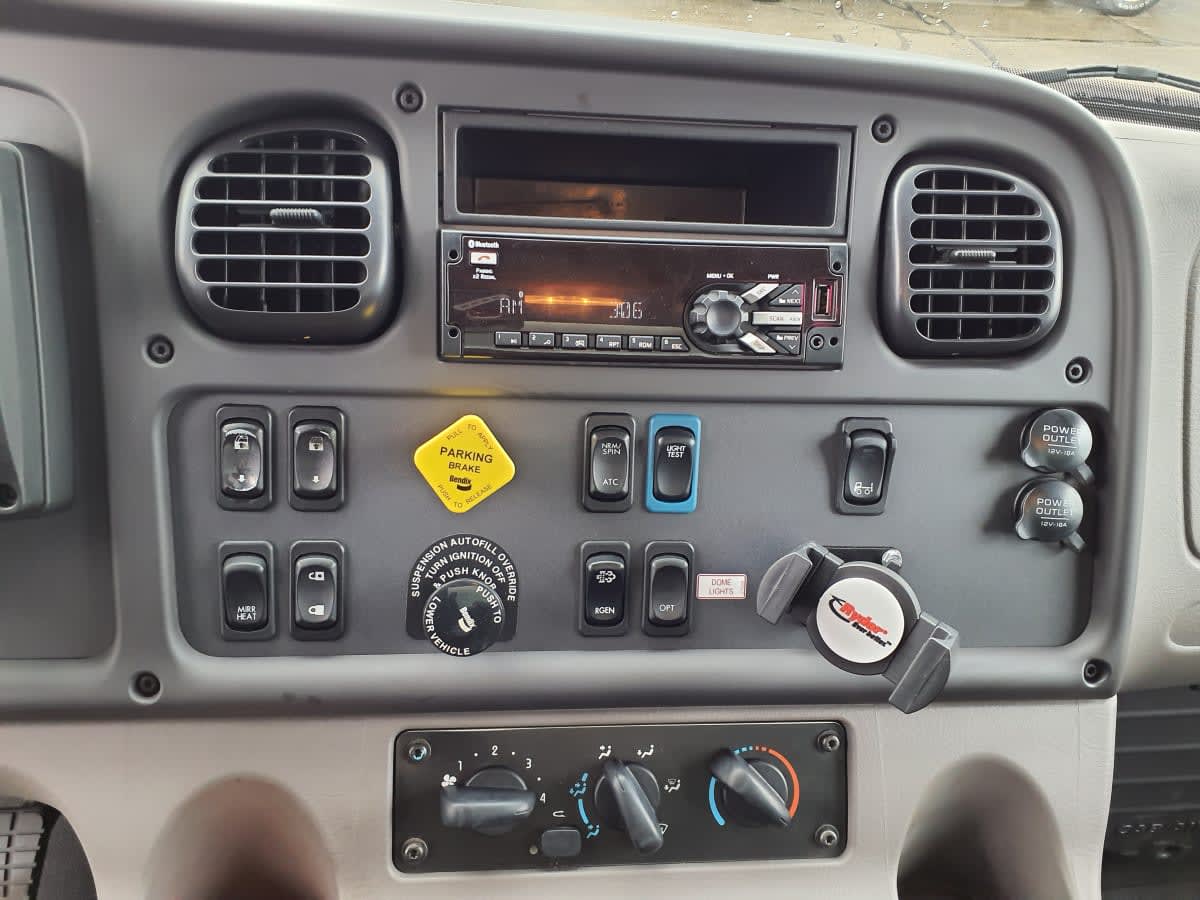 2019 Freightliner/Mercedes M2 106 848956