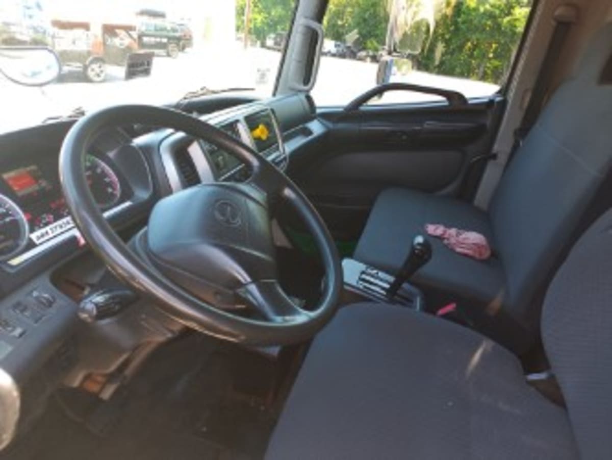 2013 Hino HINO 338 854881