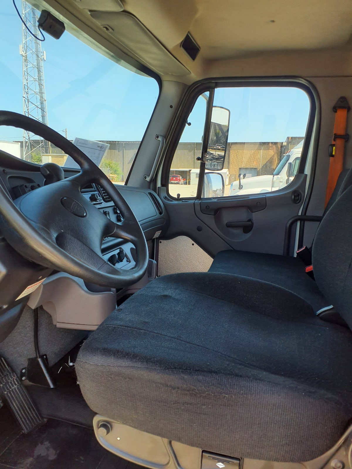 2019 Freightliner/Mercedes M2 106 860244