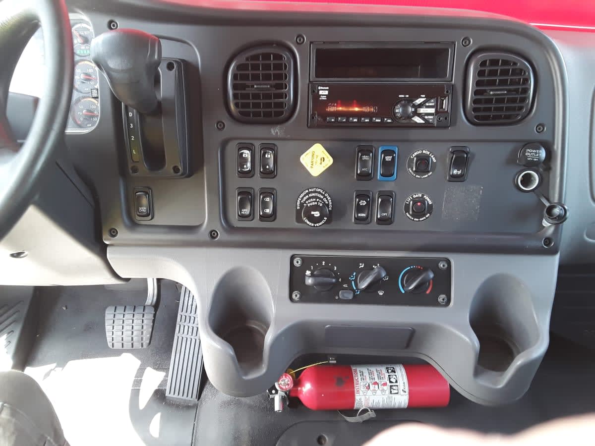 2019 Freightliner M2 106 860404