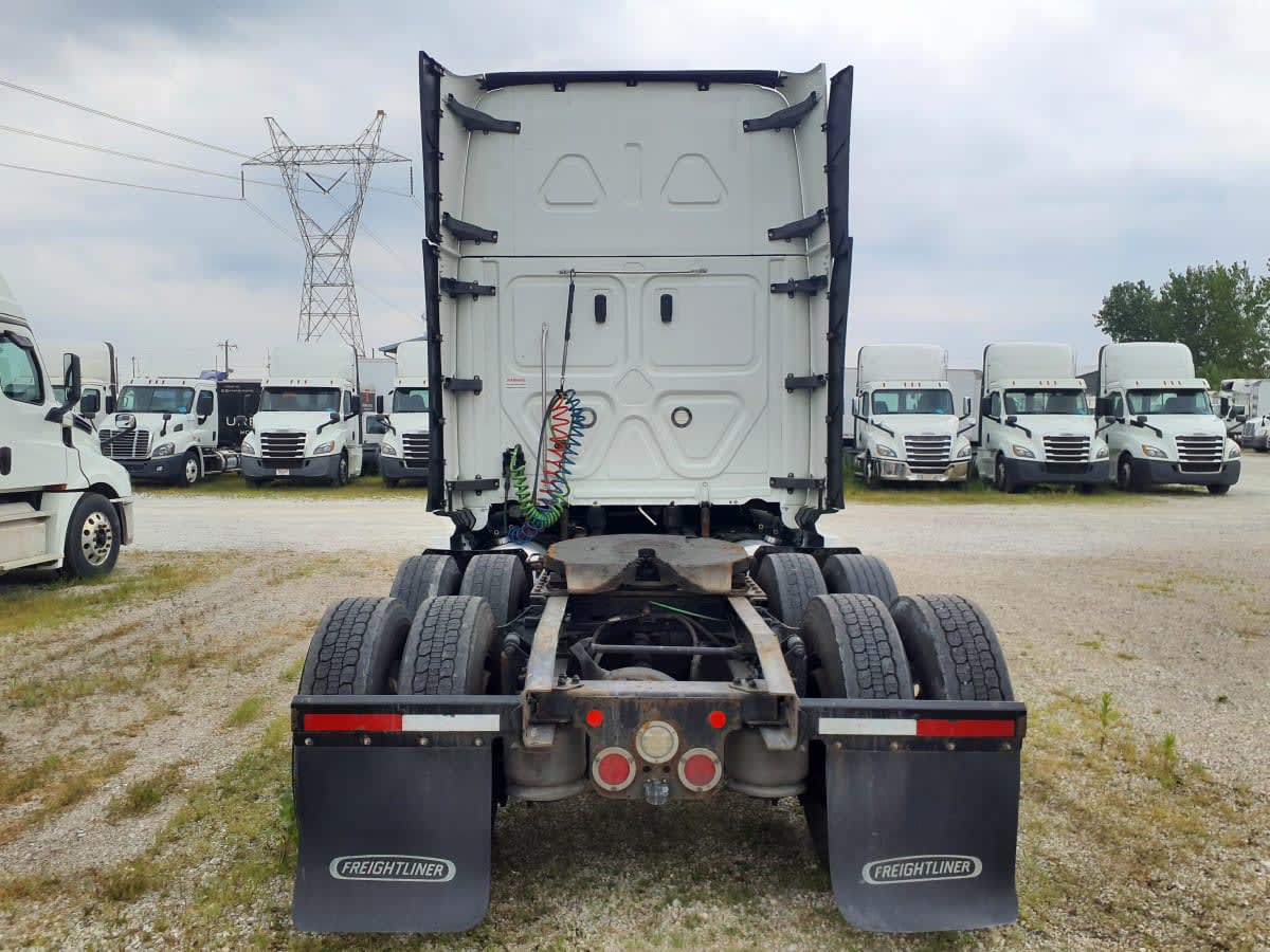 2019 Freightliner Cascadia in Indianapolis, IN — photo 5