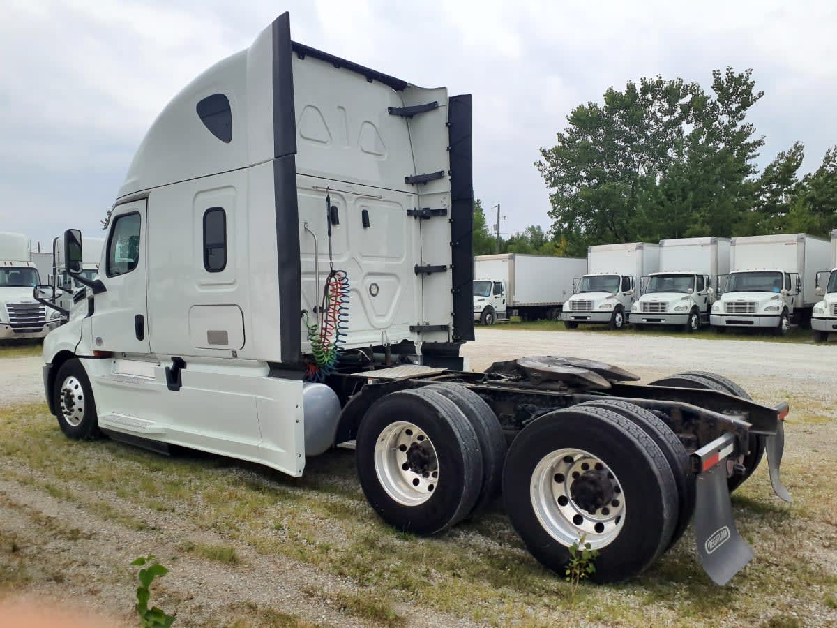 2019 Freightliner Cascadia in Indianapolis, IN — photo 6