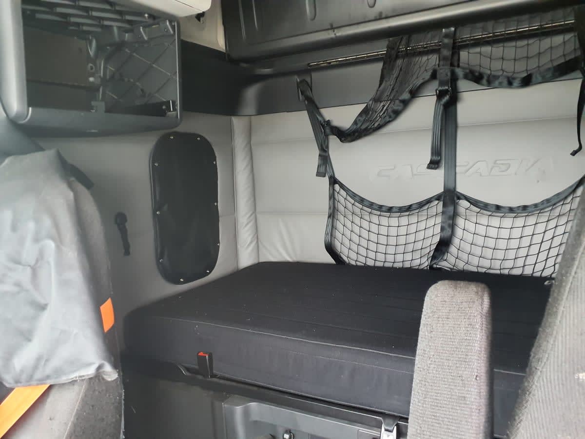 2019 Freightliner Cascadia in Indianapolis, IN — photo 8