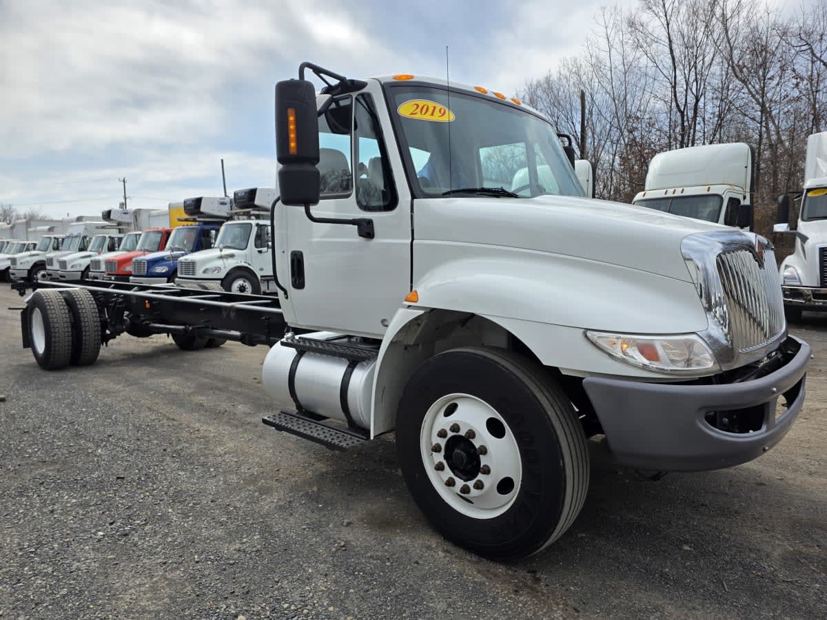 2019 Navistar International 4300 860740
