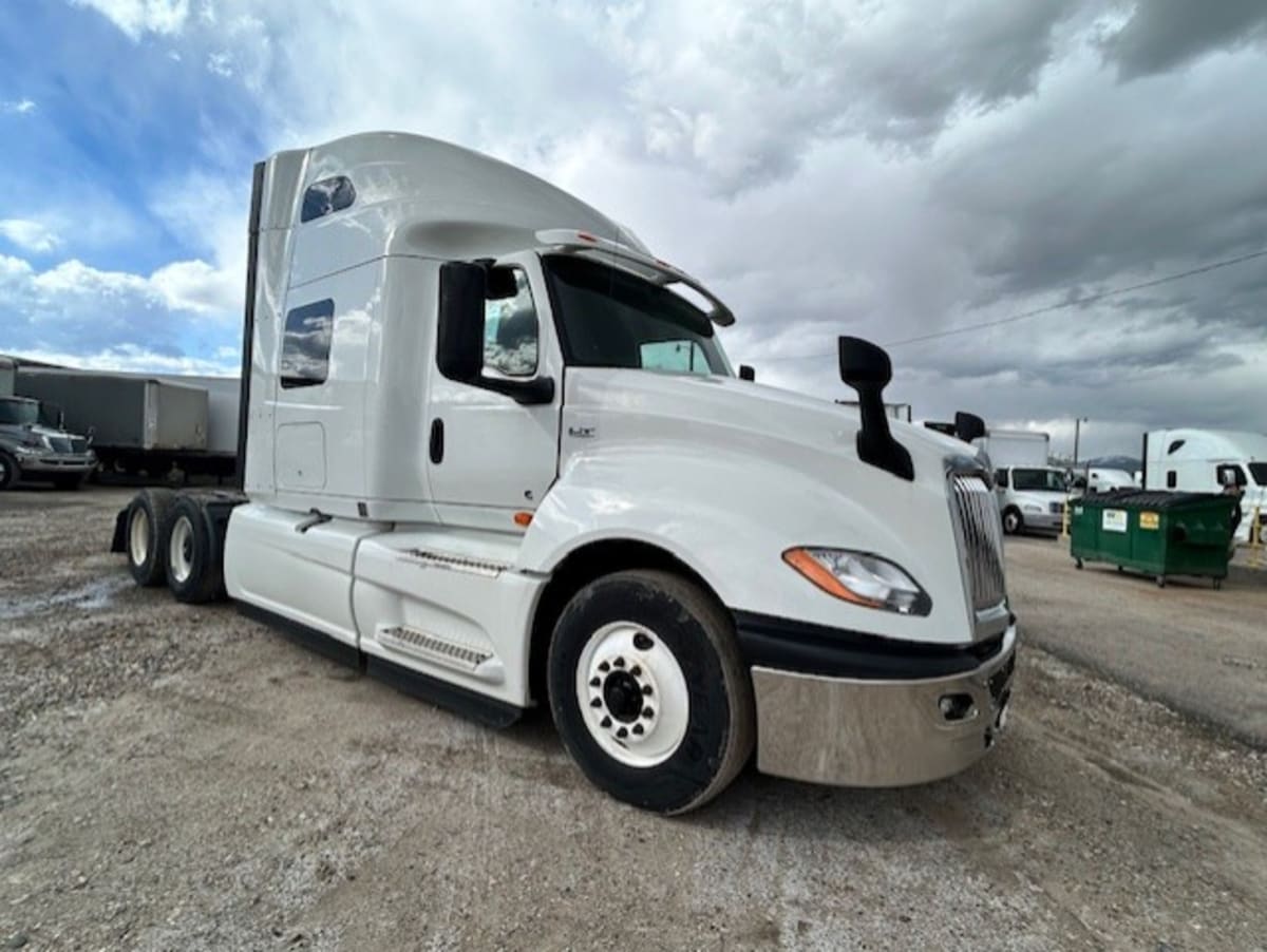 2019 Navistar International LT625 SLPR CAB 860752