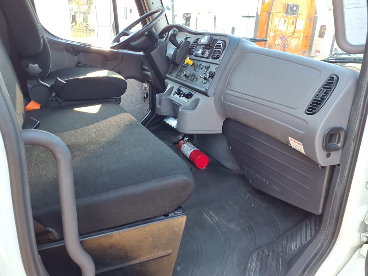 2019 Freightliner/Mercedes M2 106 860782