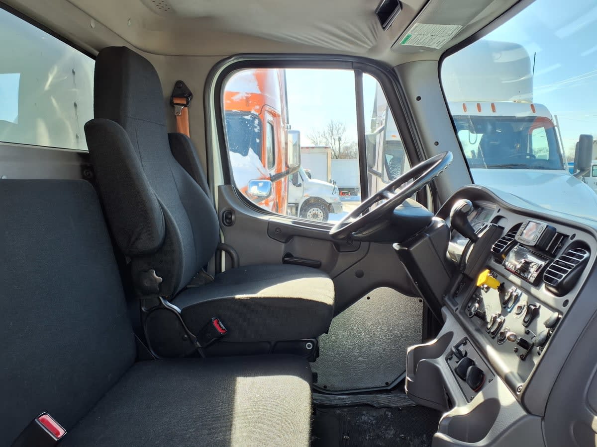 2019 Freightliner/Mercedes M2 106 860828