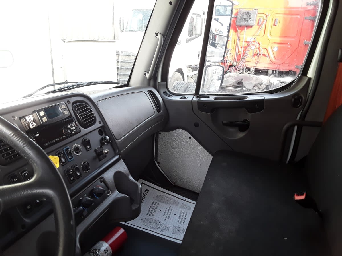 2019 Freightliner/Mercedes M2 106 860853