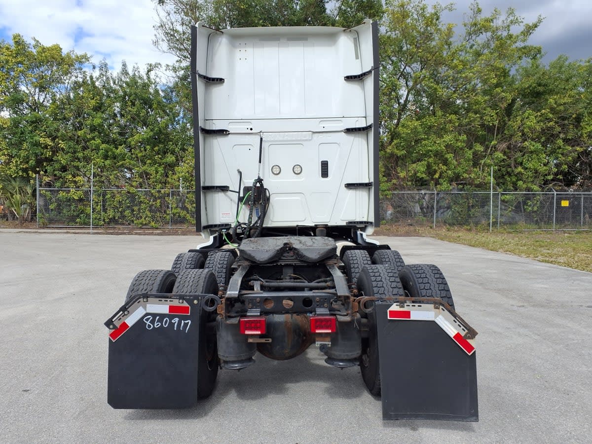 2019 International - image 5