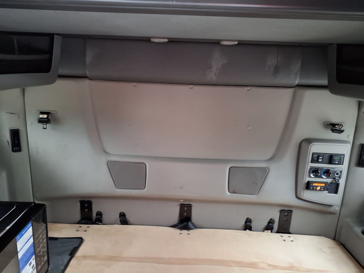 2019 International - image 8