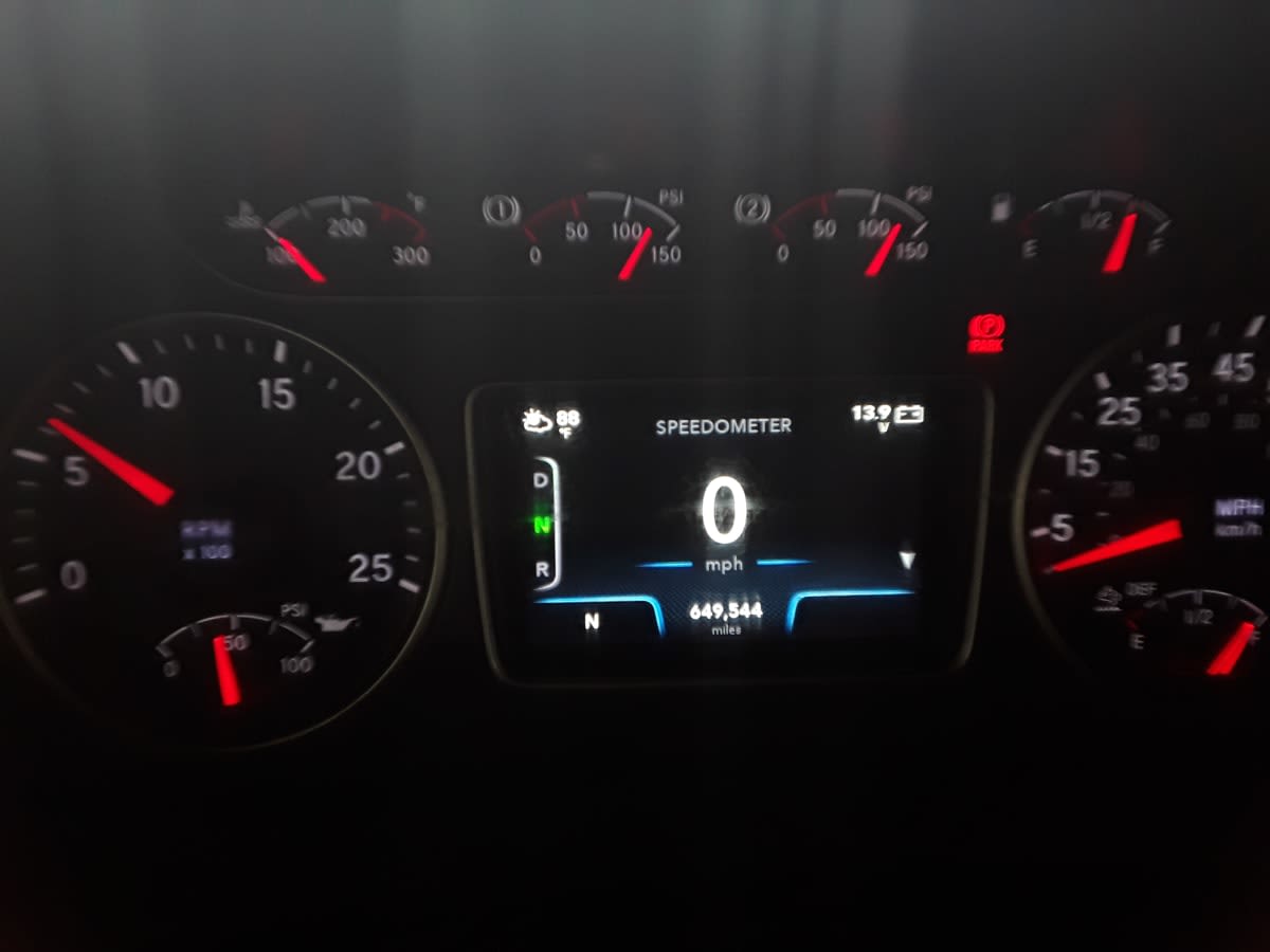 2019 International - image 10