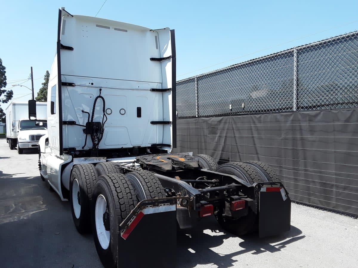 2019 International - image 6