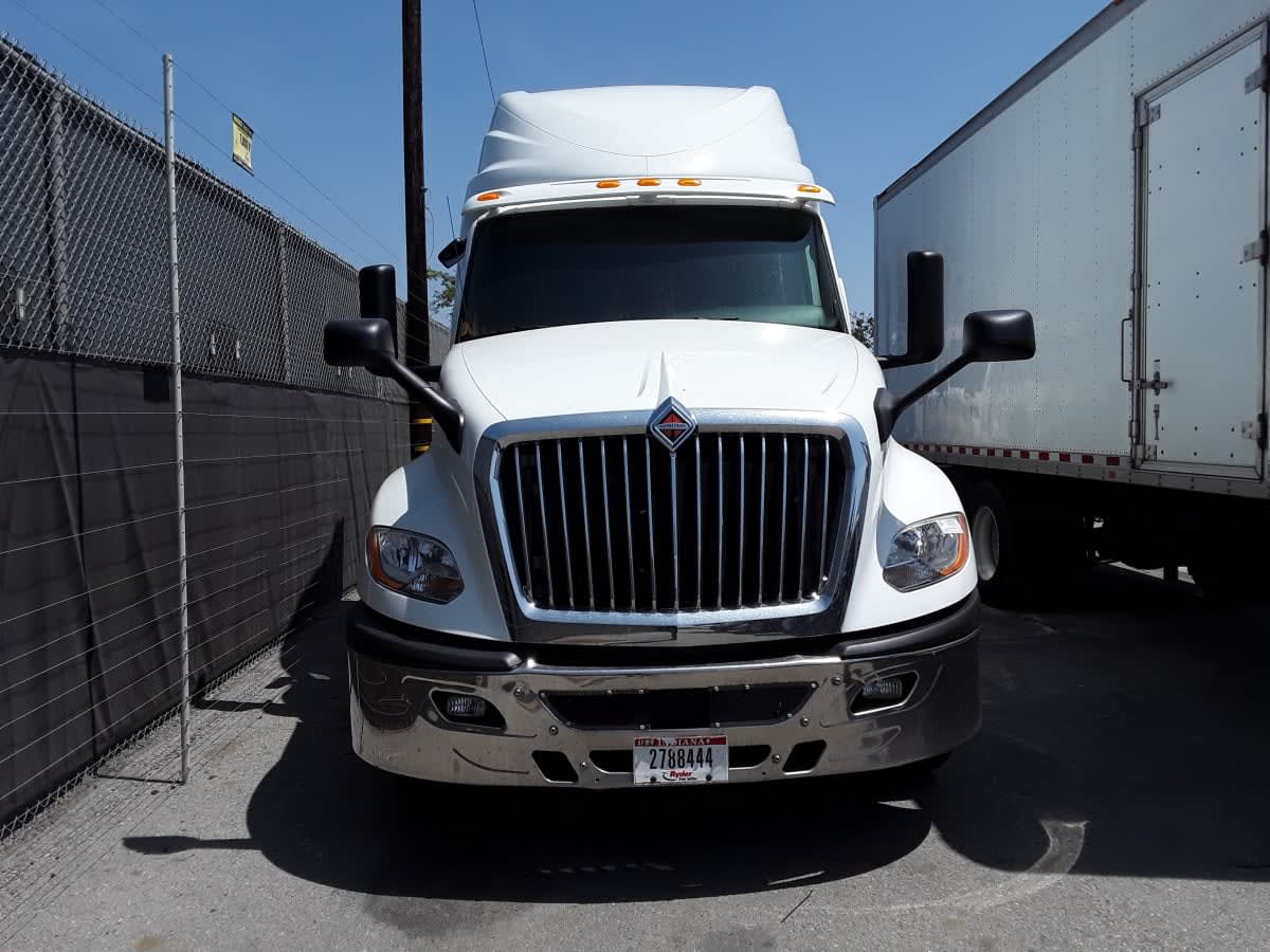 2019 International - image 2