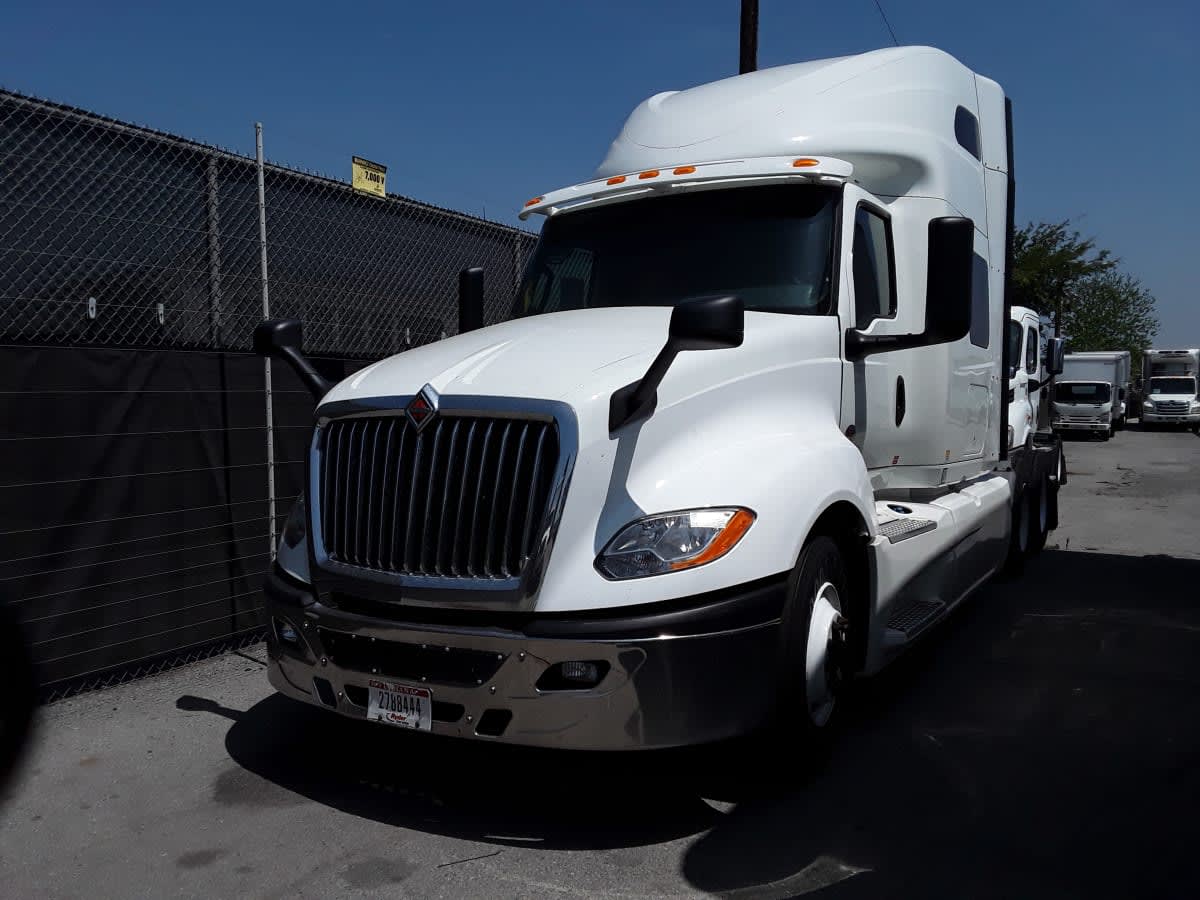 2019 International - image 3