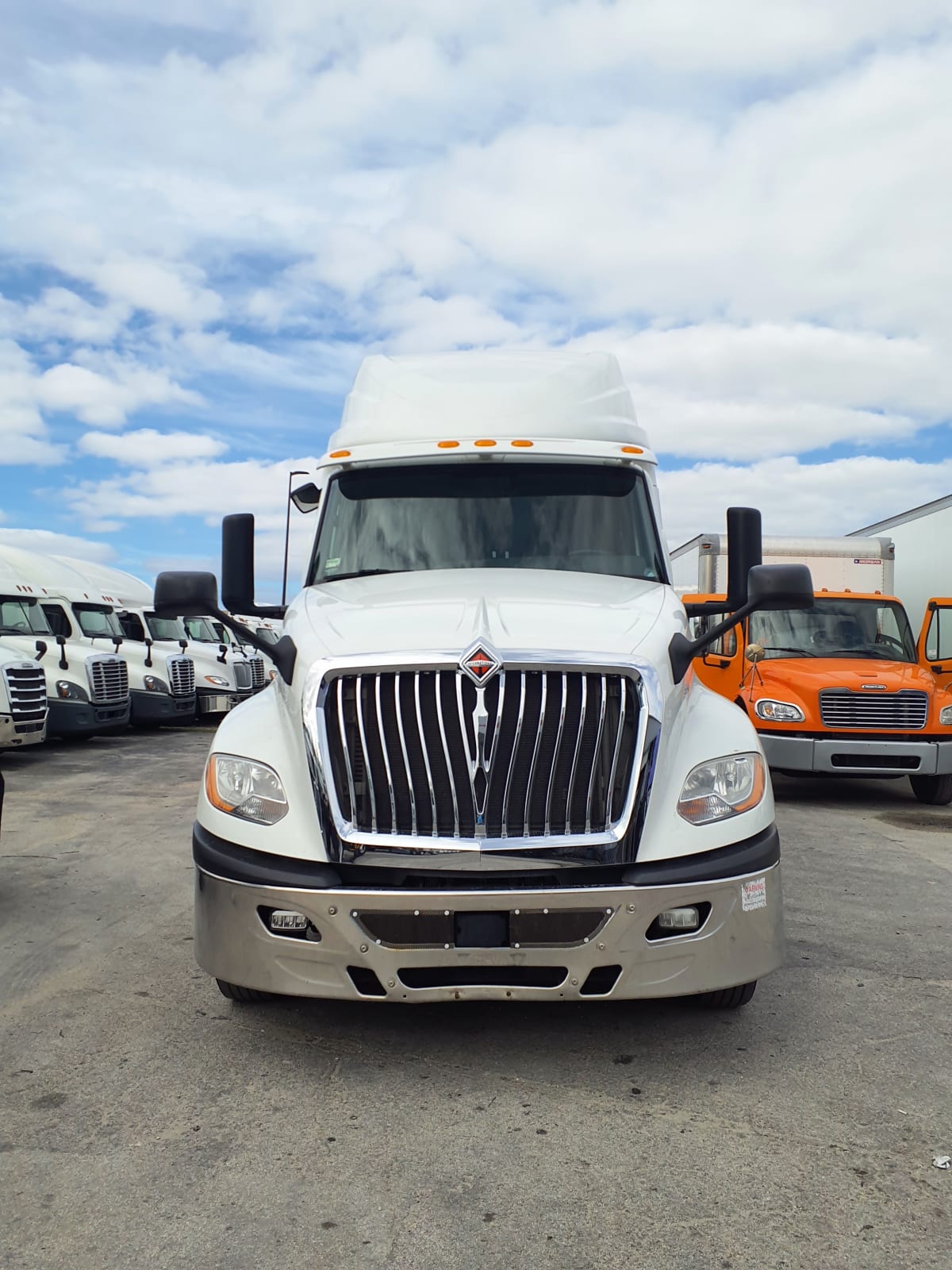 2019 Navistar International LT625 SLPR CAB 860953