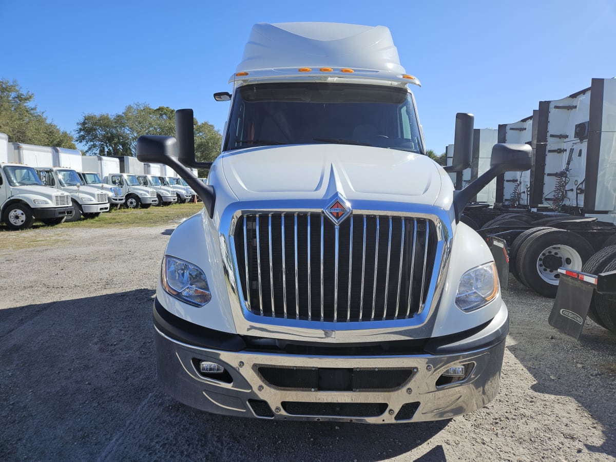 2019 Navistar International LT625 SLPR CAB 861010