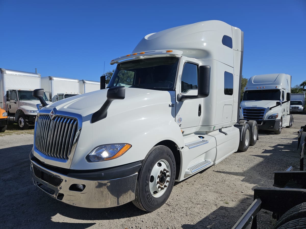 2019 Navistar International LT625 SLPR CAB 861010