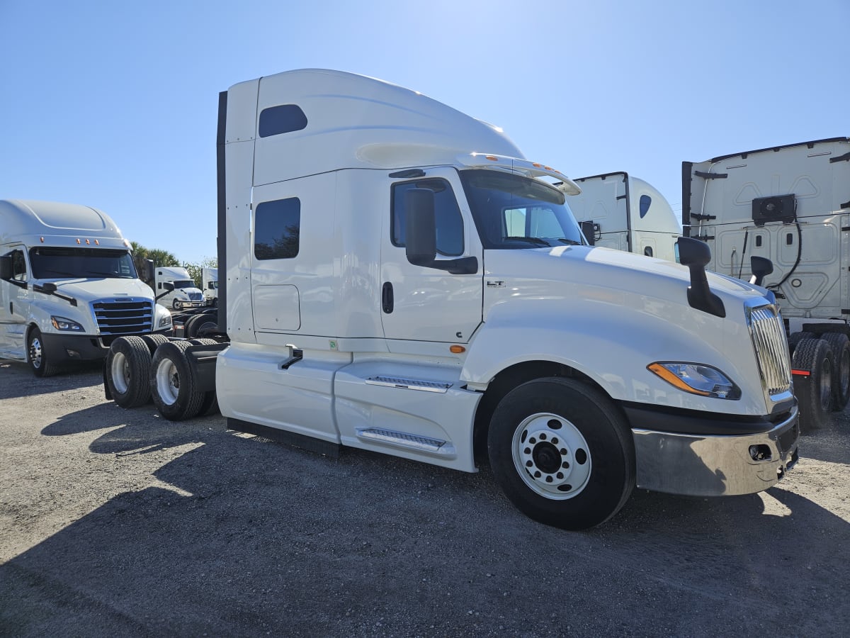 2019 Navistar International LT625 SLPR CAB 861010