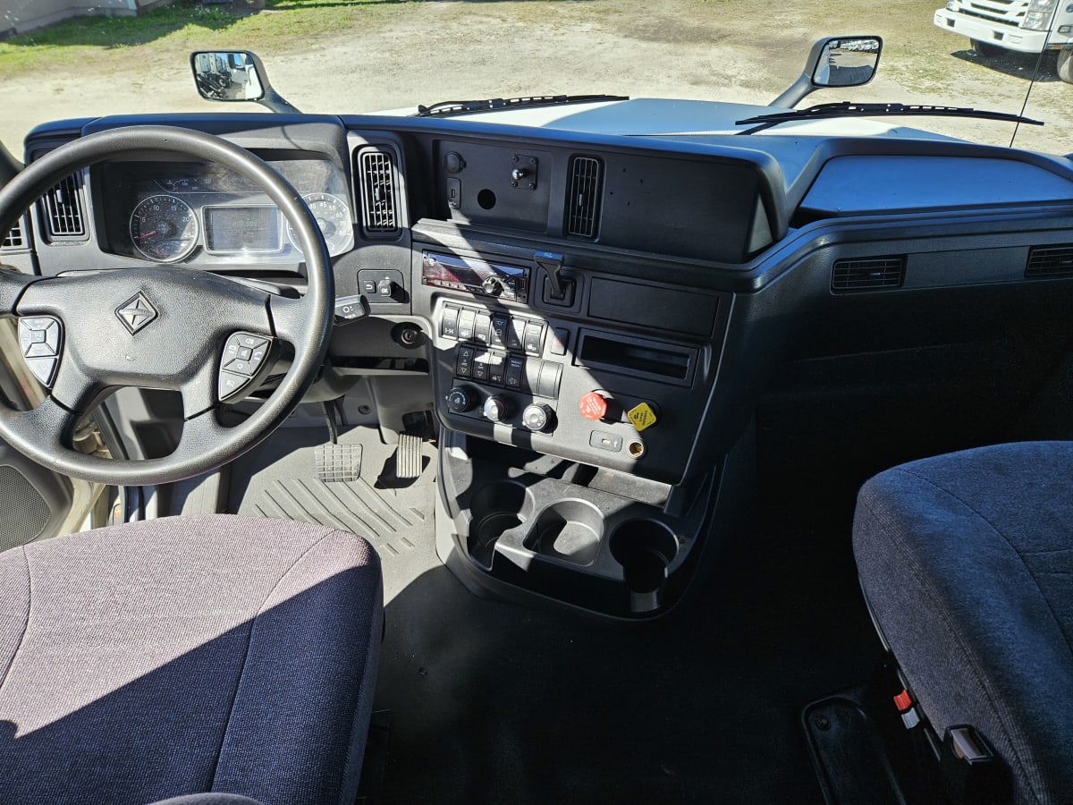 2019 Navistar International LT625 SLPR CAB 861010