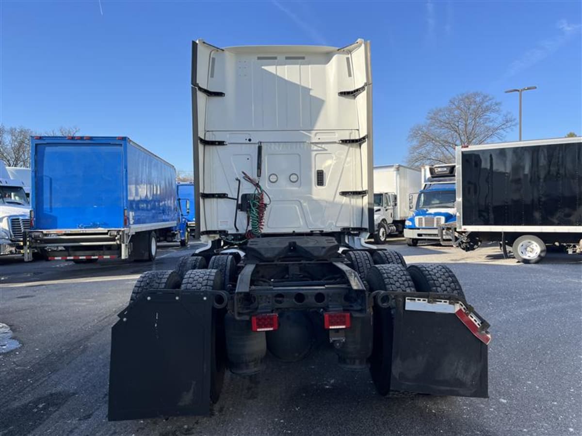 2019 International - image 5