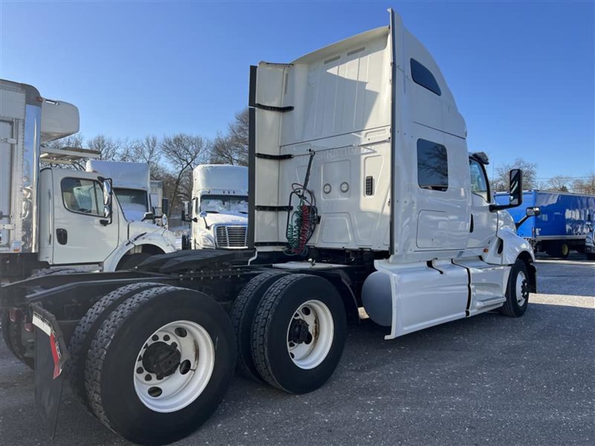 2019 International - image 4