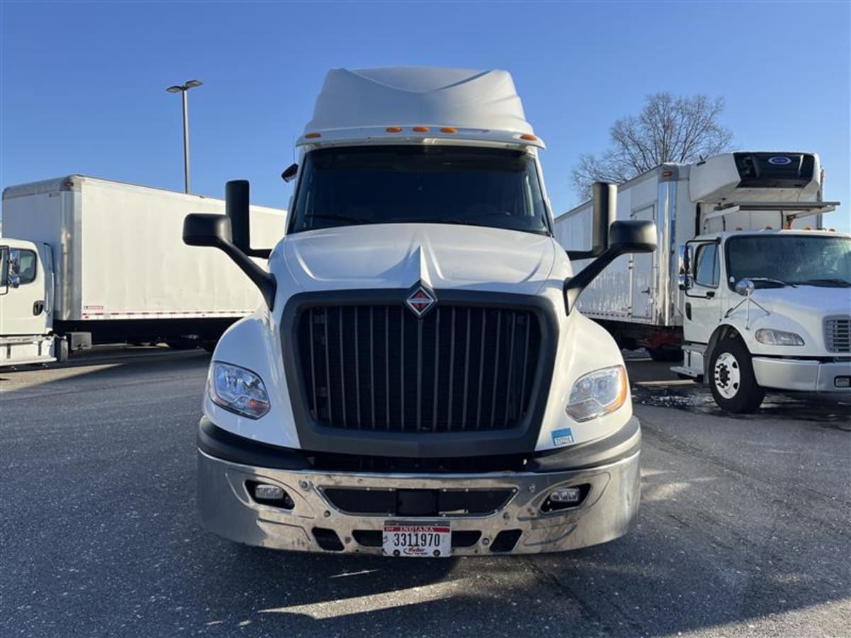 2019 International - image 2