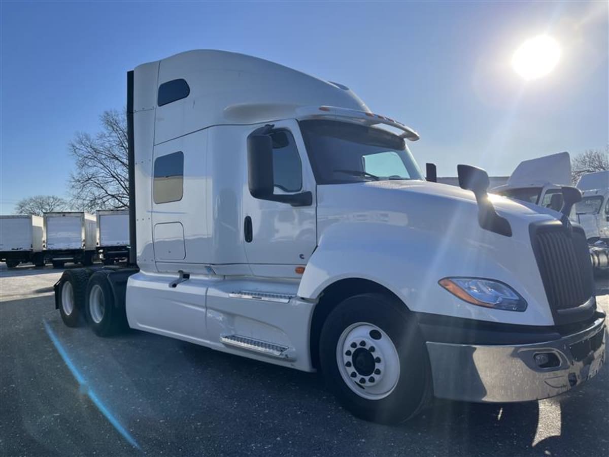 2019 International - image 3