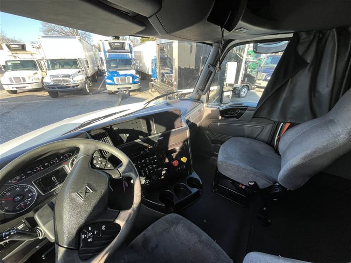 2019 International - image 7