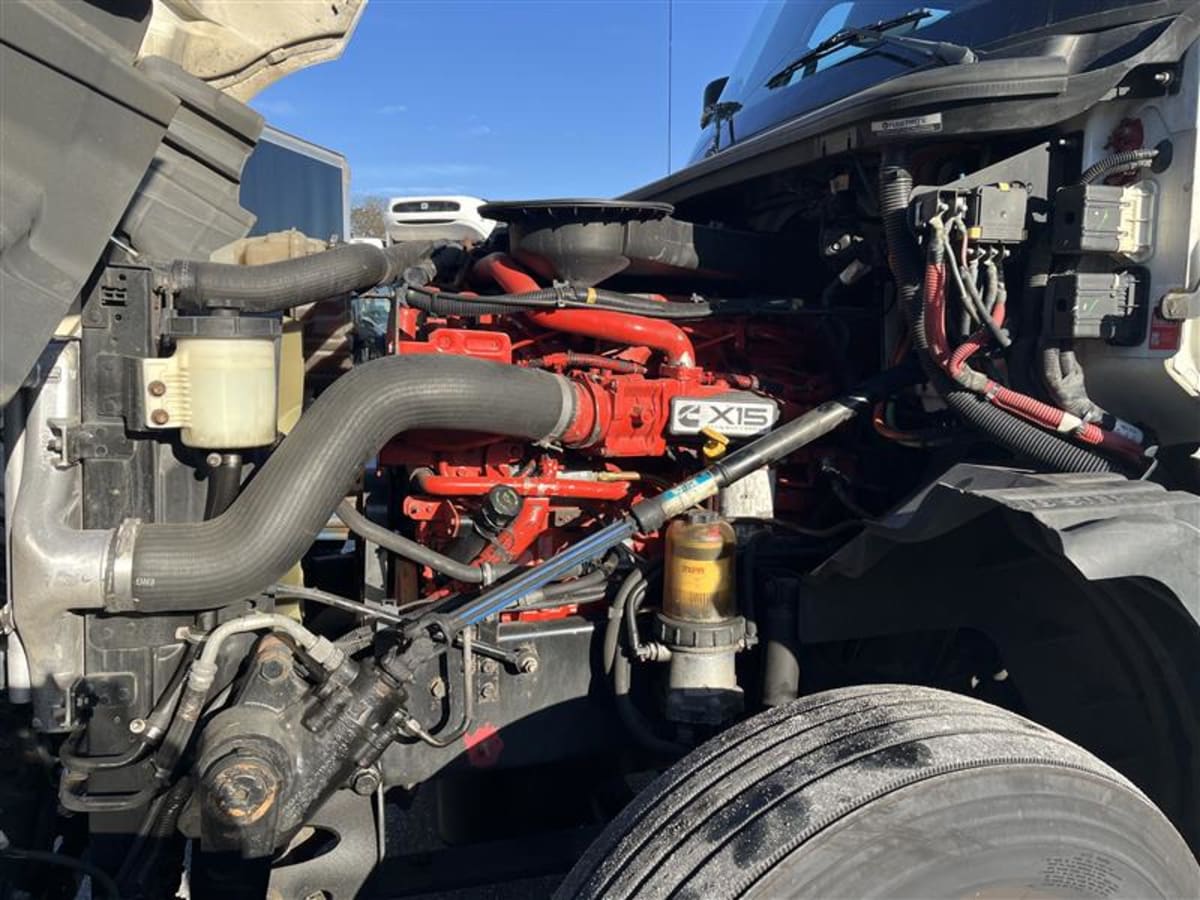 2019 International - image 9