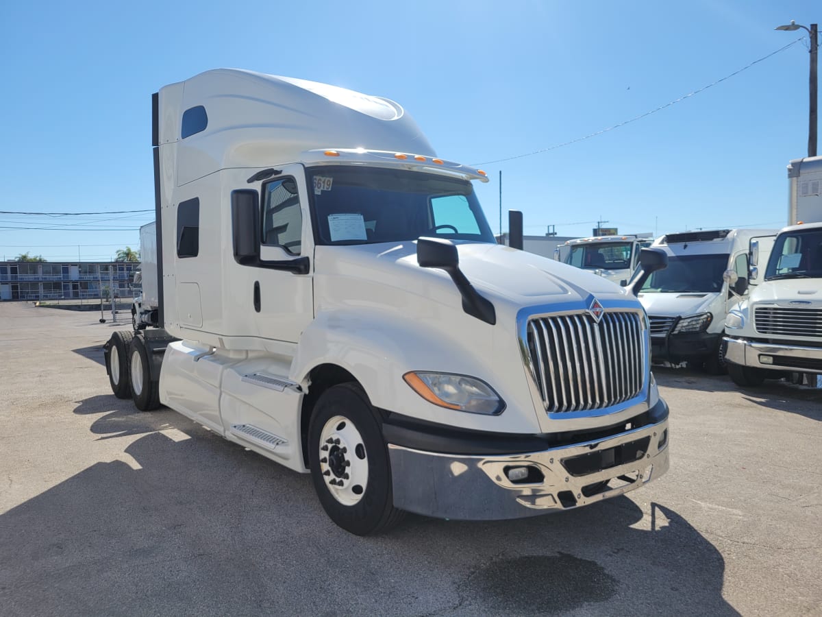 2019 Navistar International LT625 SLPR CAB 861096