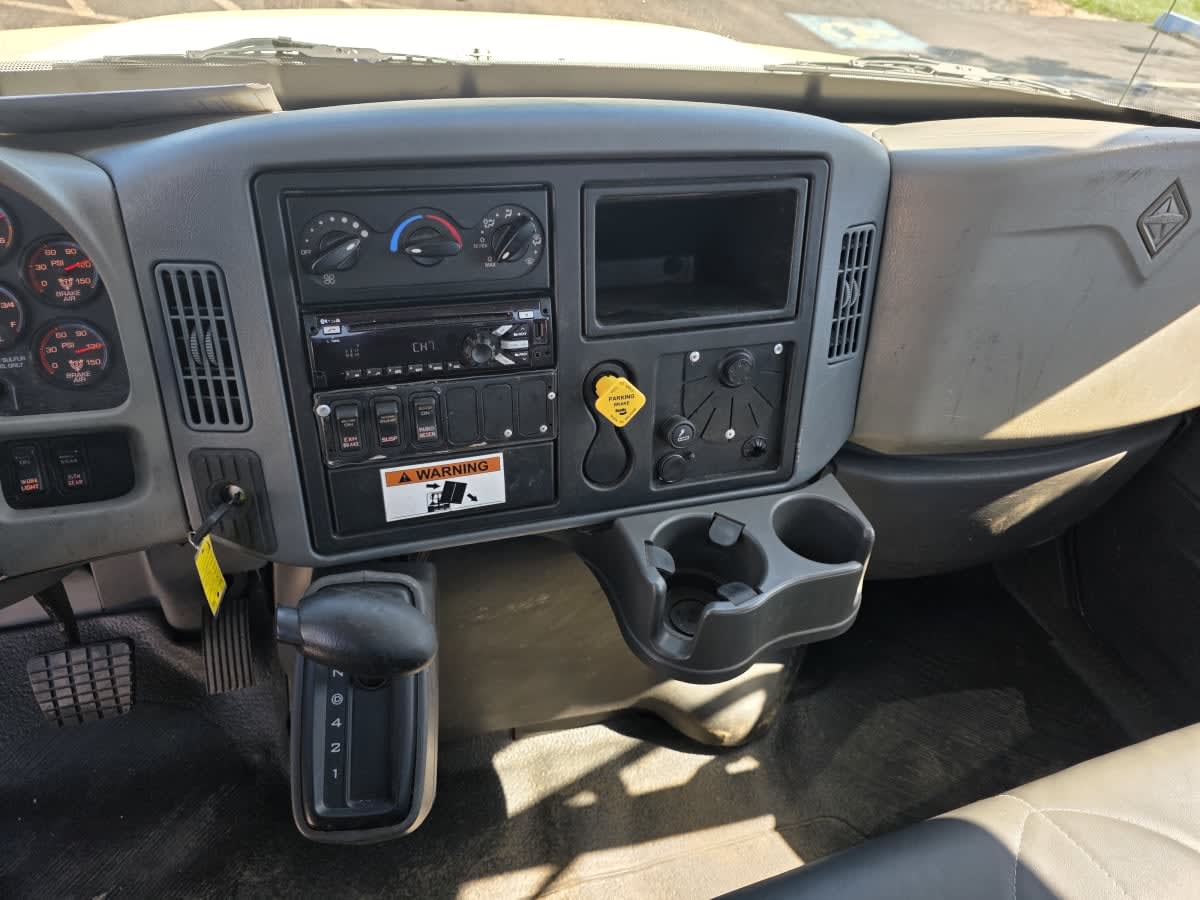 2019 Navistar International 4300 861104