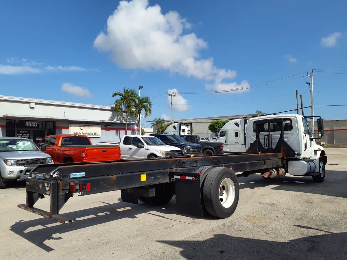 2019 International 4300 in Miami, FL — photo 4
