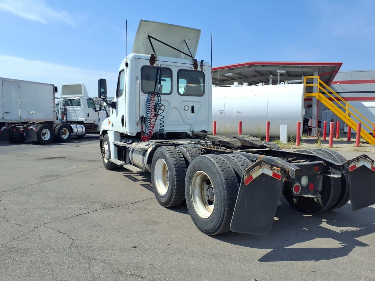 2019 Freightliner Cascadia in Taylor, MI — photo 6