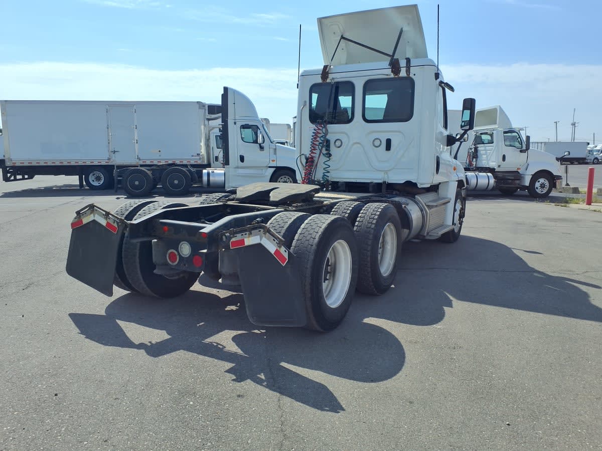 2019 Freightliner Cascadia in Taylor, MI — photo 4