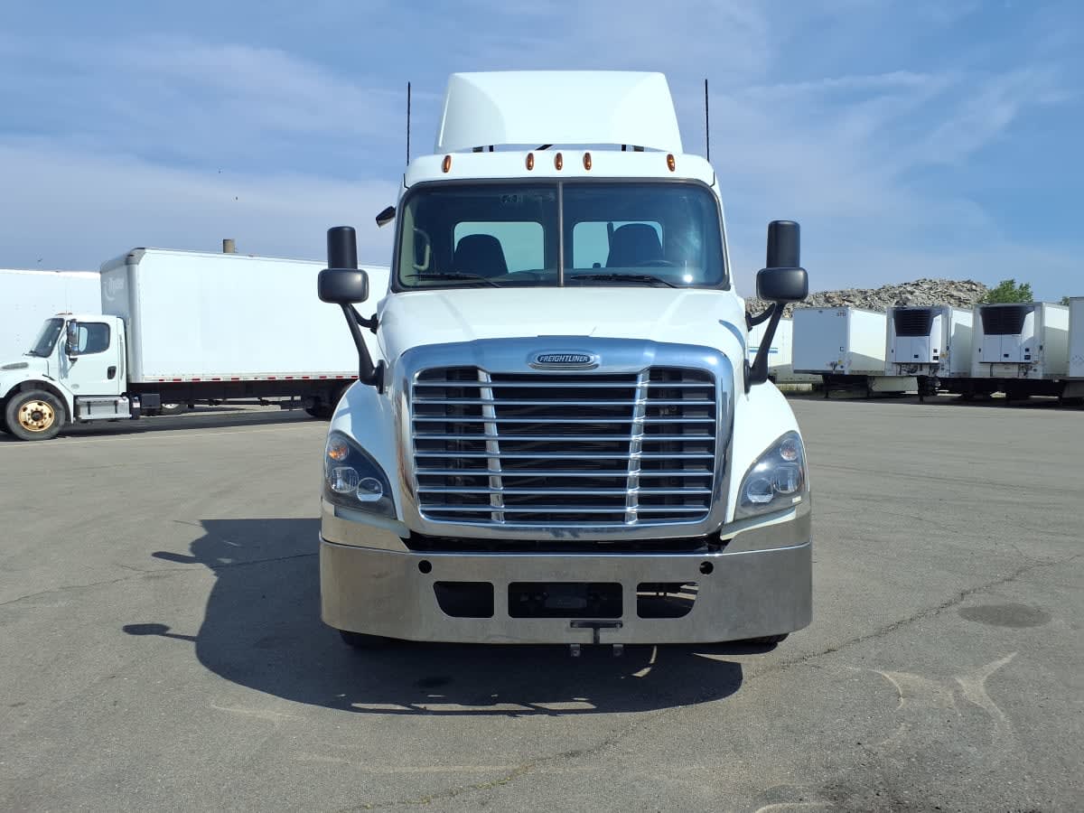 2019 Freightliner Cascadia in Taylor, MI — photo 2