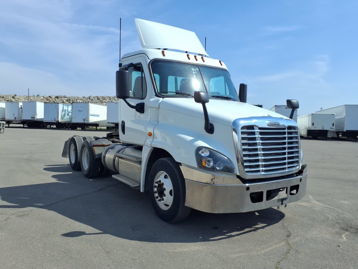 2019 Freightliner Cascadia in Taylor, MI — photo 3