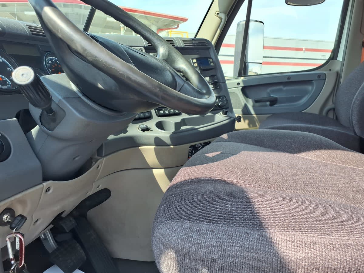 2019 Freightliner Cascadia in Taylor, MI — photo 7