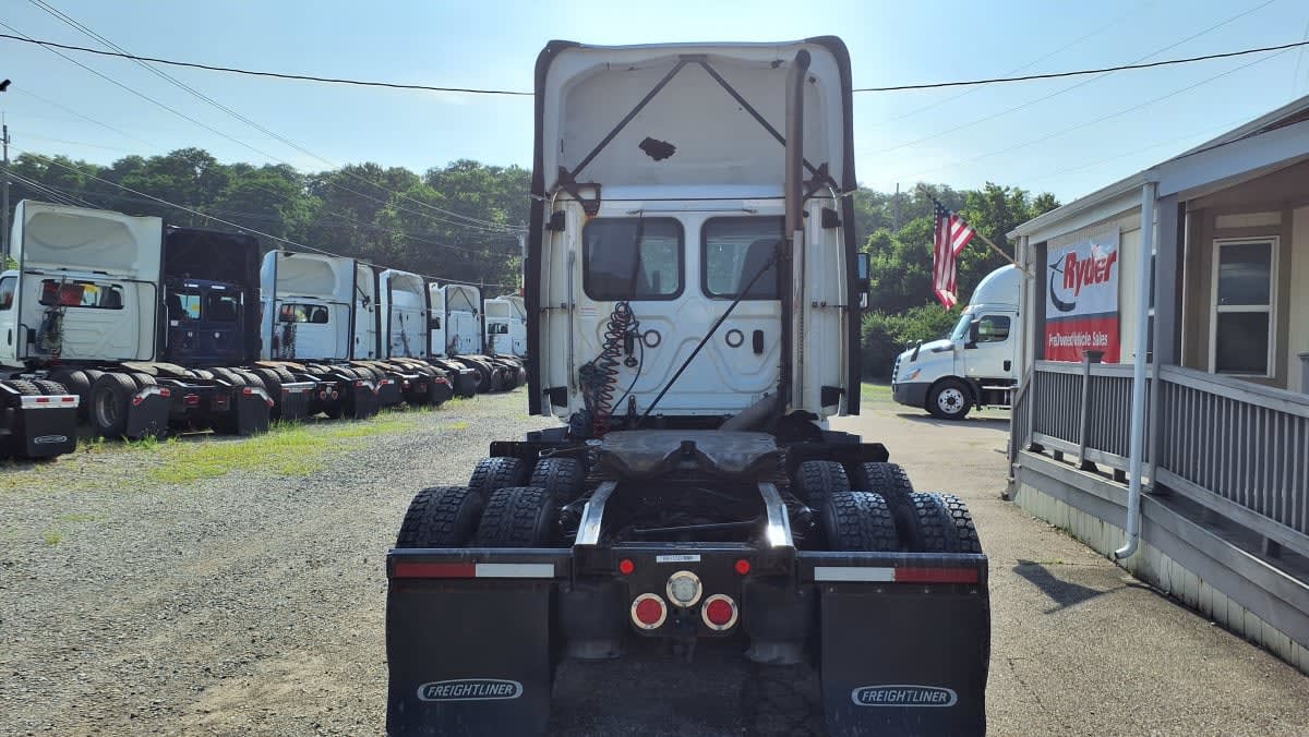 2019 Freightliner Cascadia in West Chester, OH — photo 5