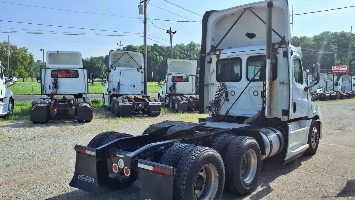 2019 Freightliner Cascadia in West Chester, OH — photo 4