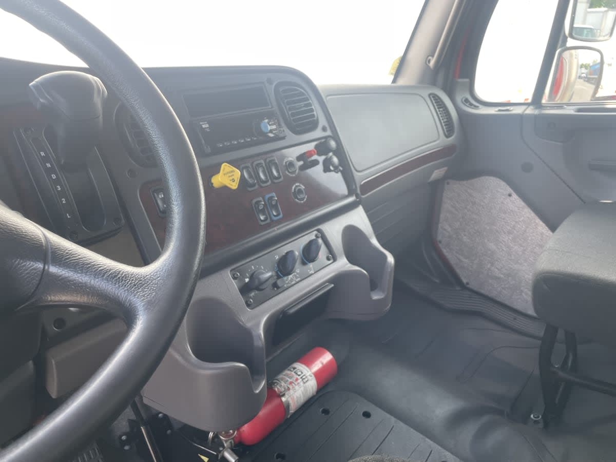 2019 Freightliner M2 106 861158