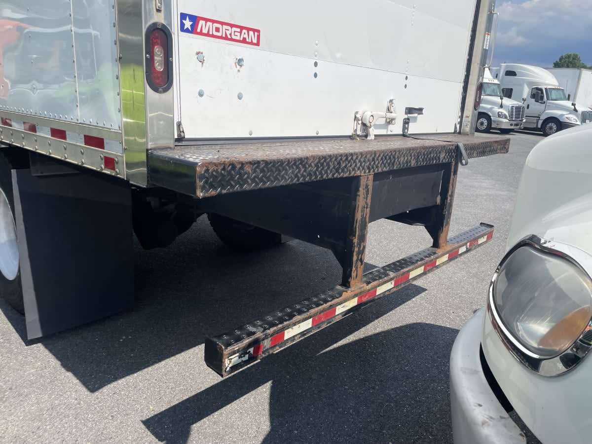 2019 Freightliner M2 106 861158