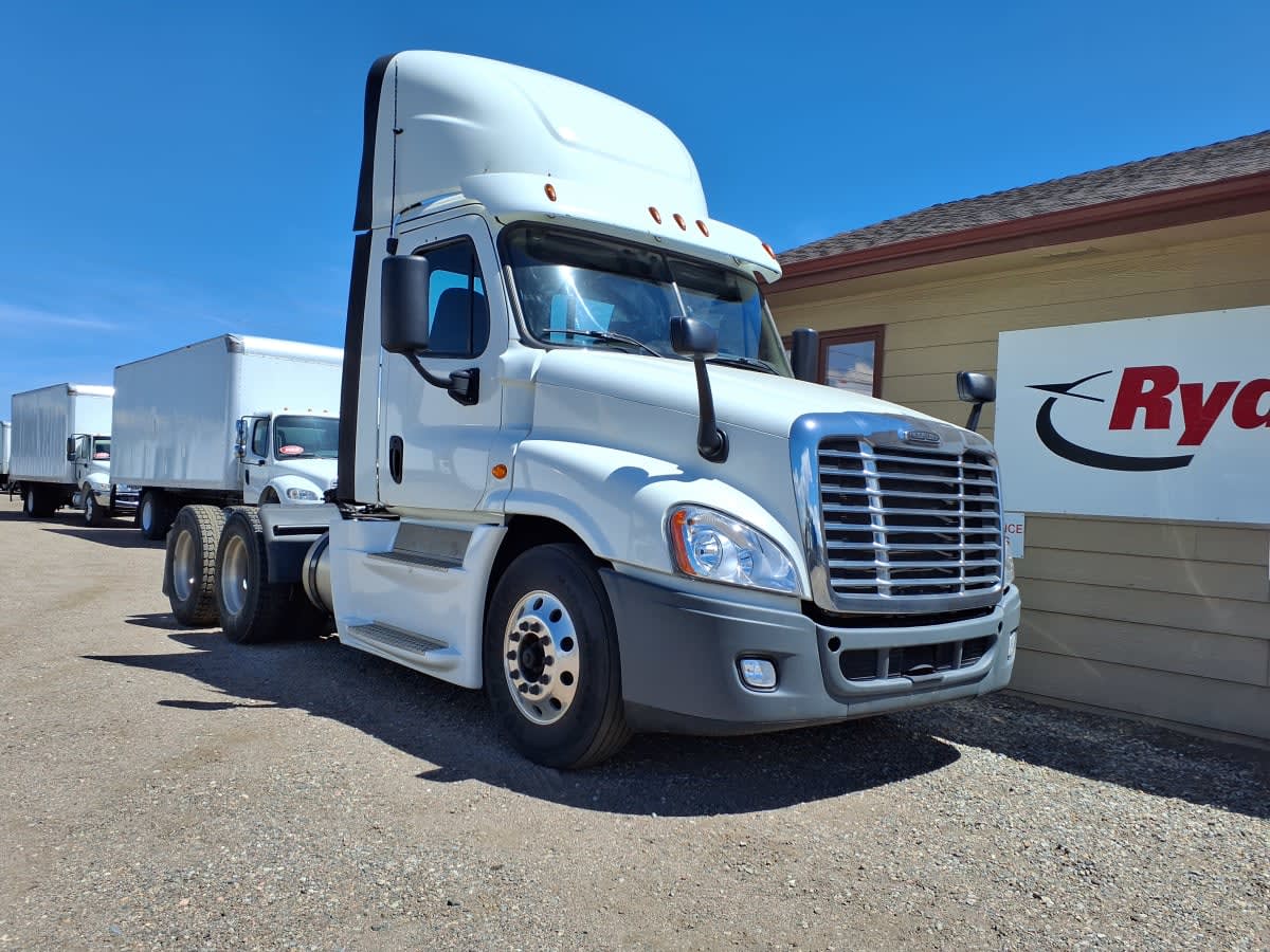 2019 Freightliner Cascadia in Commerce City, CO — photo 3
