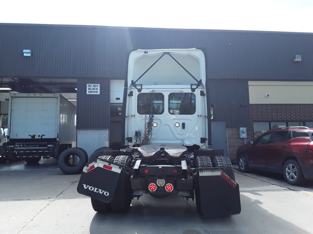 2019 Freightliner Cascadia in Kansas City, MO — photo 5
