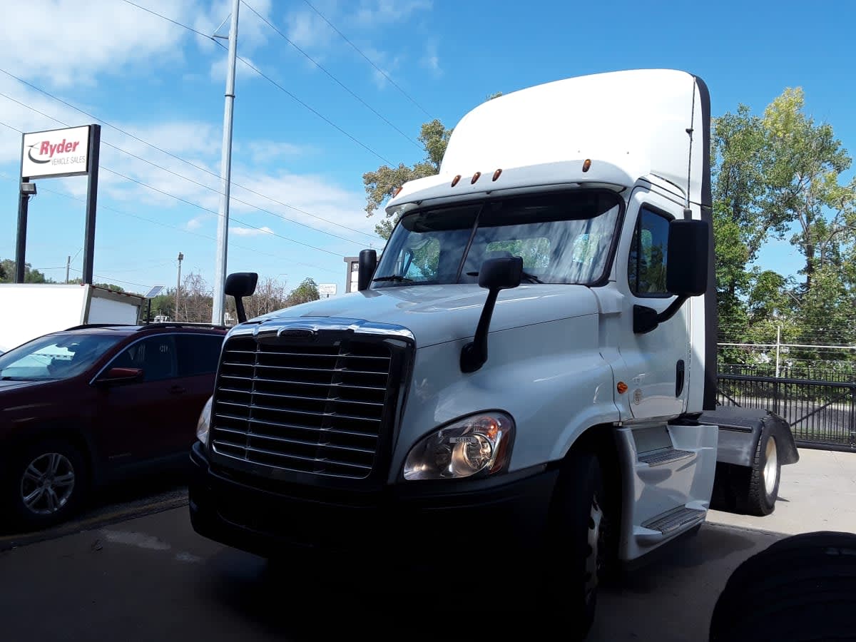 2019 Freightliner Cascadia in Kansas City, MO
