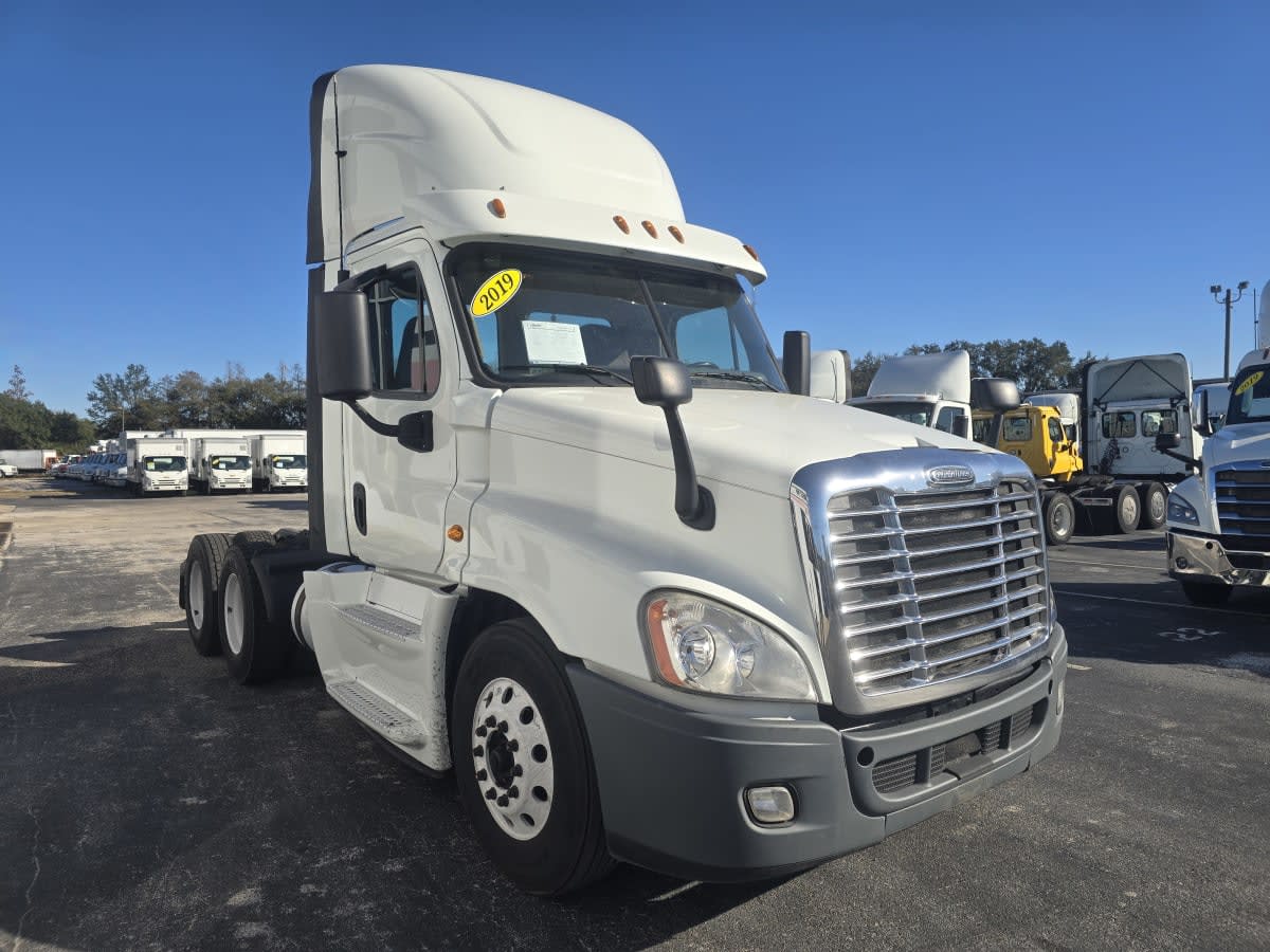 2019 Freightliner/Mercedes CASCADIA 125 861190 2019 Freightliner/Mercedes CASCADIA 125 861190