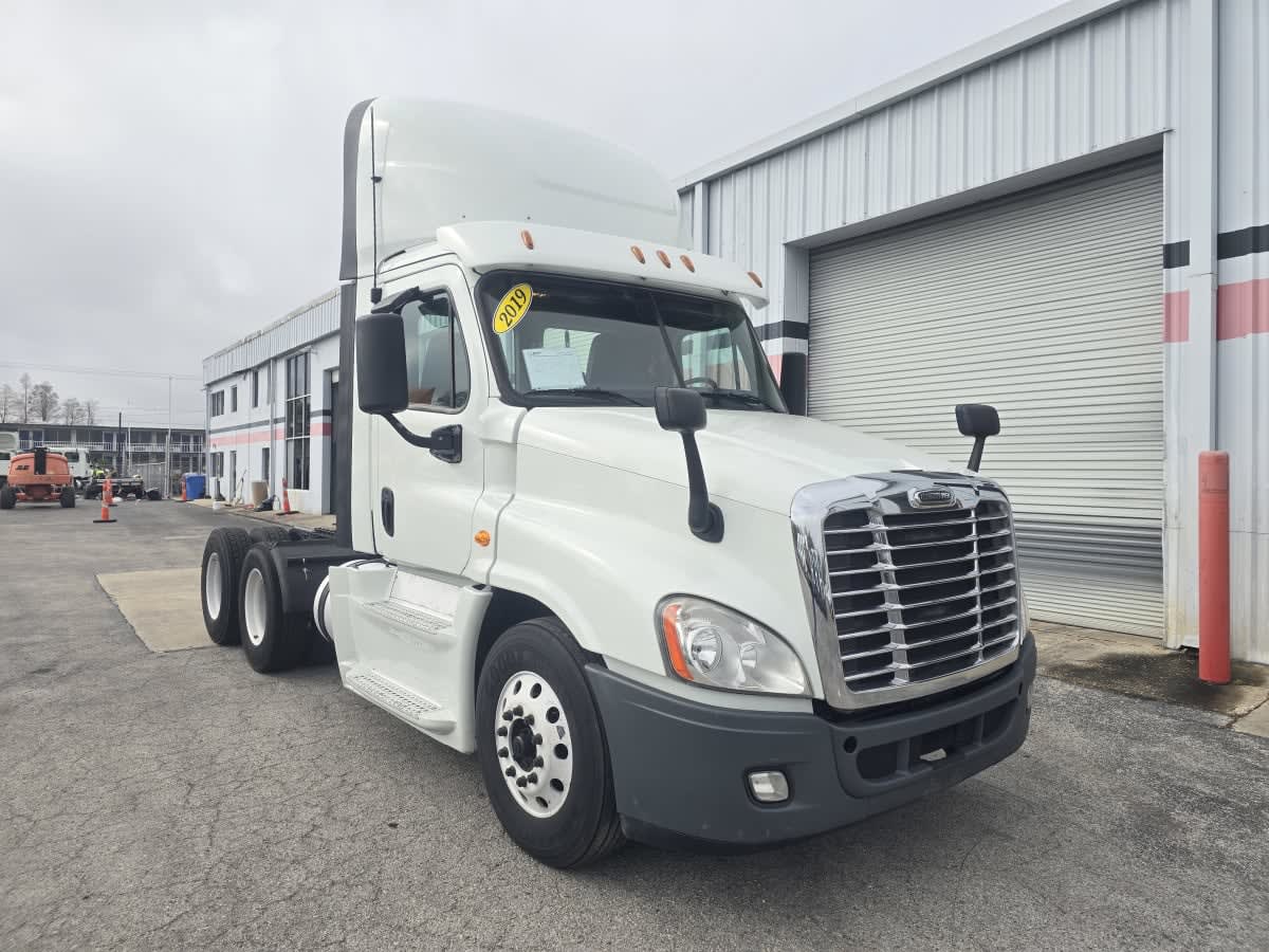 2019 Freightliner - image 1