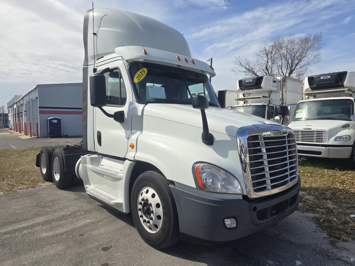 2019 Freightliner - image 1