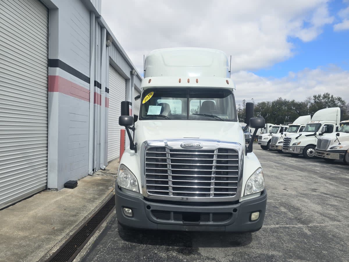 2019 Freightliner - image 2