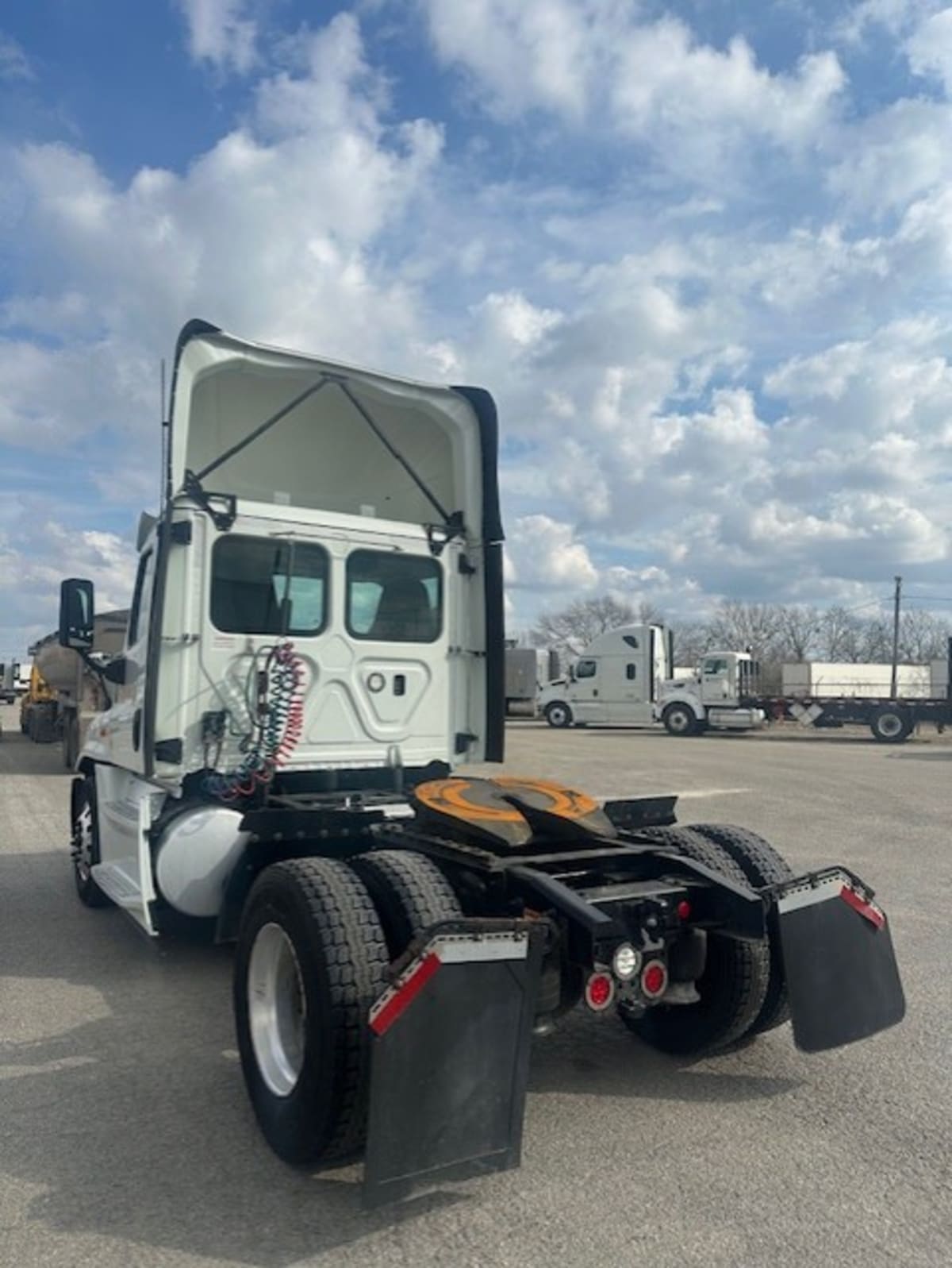 2019 Freightliner/Mercedes CASCADIA 125 861200