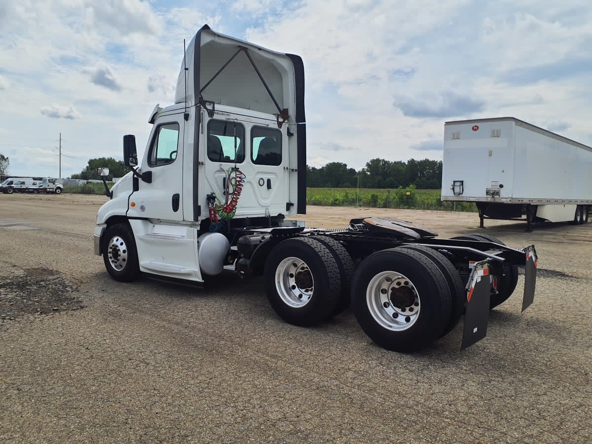 2019 Freightliner Cascadia in Wayland, MI — photo 6